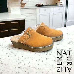 🌟 Naturalizer Golden Maple Wade Suede Mule
